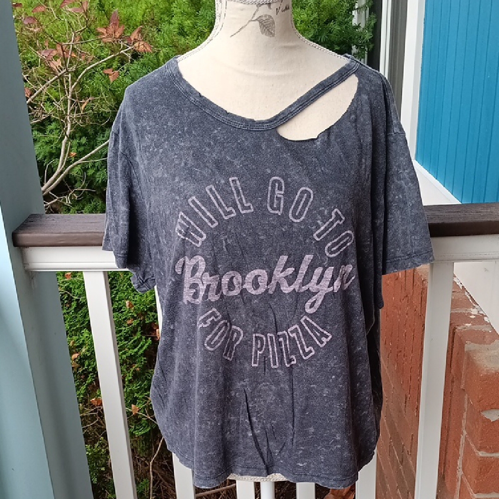 ^ American Eagle Distressed Gray Graphic Tee
